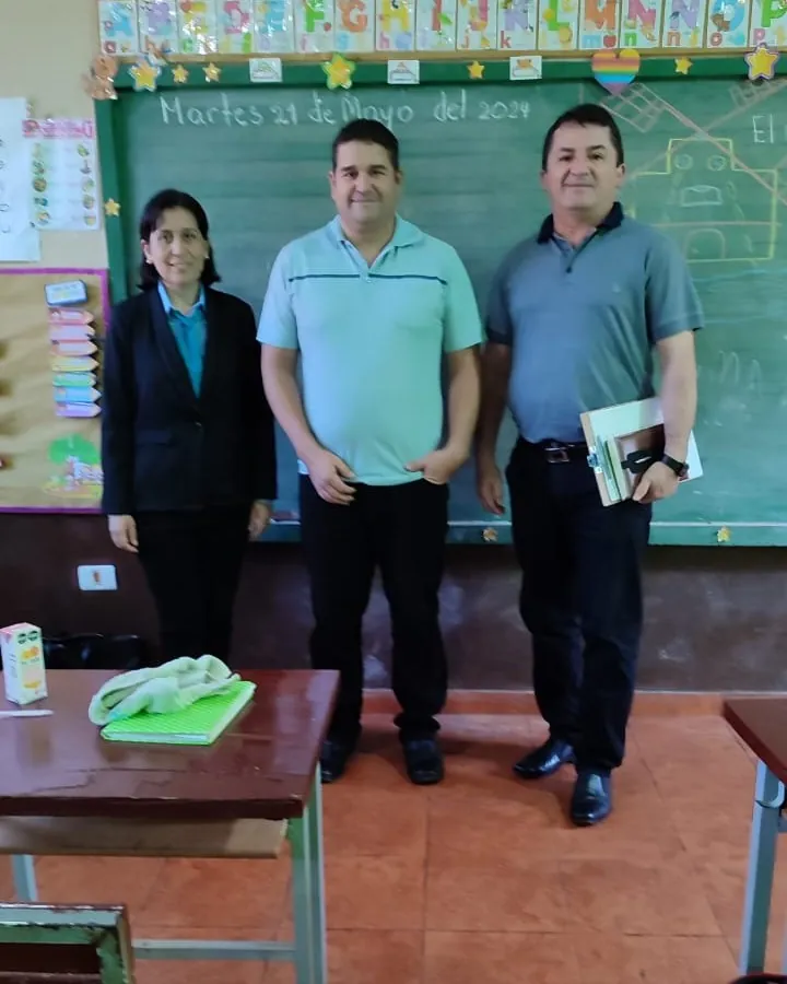 Docentes del instituto en una visita de práctica a una escuela